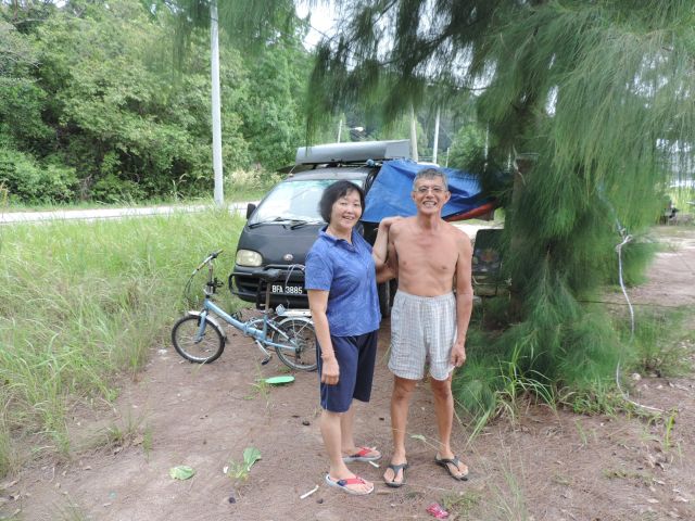 Ongguatfoo und Chiam fahren mit ihrem Wohnmobil durch Südostasien.